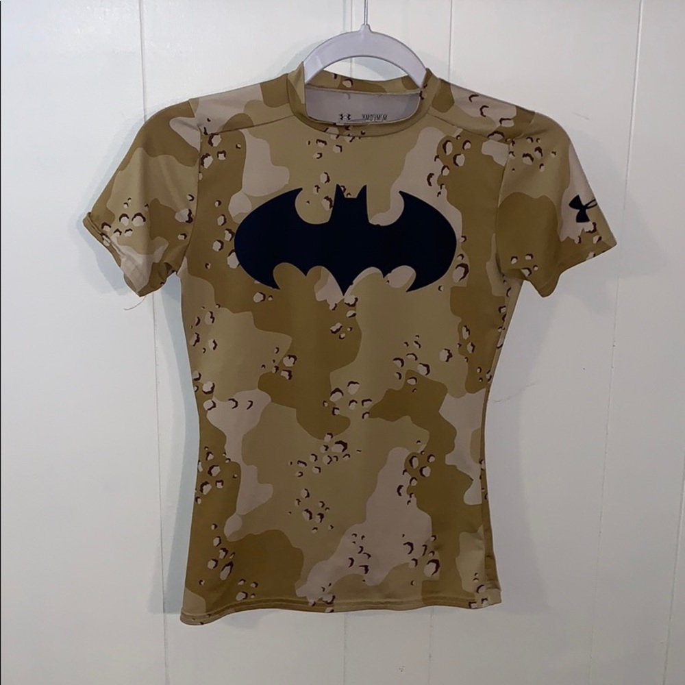 Boys M desert camo Batman Under Amour t shirt